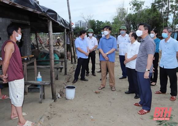 Đồng chí Bí thư Tỉnh ủy Đỗ Trọng Hưng kiểm tra, chỉ đạo công tác phòng, chống bão Conson tại huyện Hoằng Hóa và TP Sầm Sơn