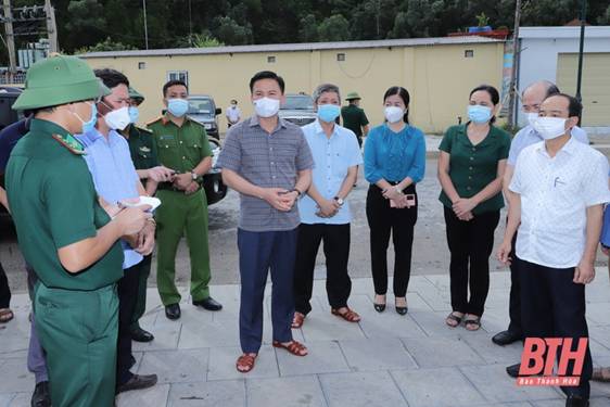 Đồng chí Bí thư Tỉnh ủy Đỗ Trọng Hưng kiểm tra, chỉ đạo công tác phòng, chống bão Conson tại huyện Hoằng Hóa và TP Sầm Sơn