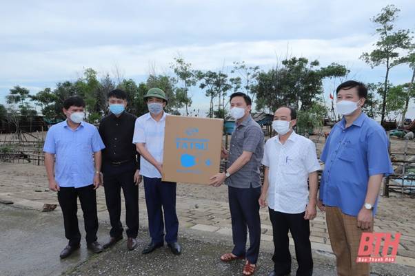 Đồng chí Bí thư Tỉnh ủy Đỗ Trọng Hưng kiểm tra, chỉ đạo công tác phòng, chống bão Conson tại huyện Hoằng Hóa và TP Sầm Sơn