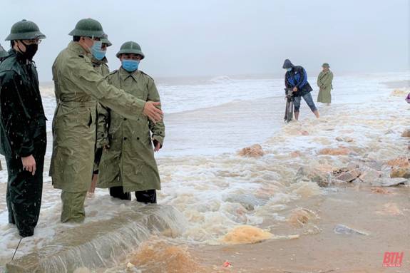Phó Chủ tịch UBND tỉnh Lê Đức Giang kiểm tra công tác phòng, chống thiên tai tại huyện Quảng Xương và Triệu Sơn