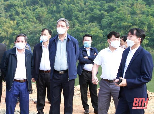 Phó Chủ tịch UBND tỉnh Lê Đức Giang kiểm tra, giải quyết một số kiến nghị trong phát triển kinh tế - xã hội ở huyện Bá Thước