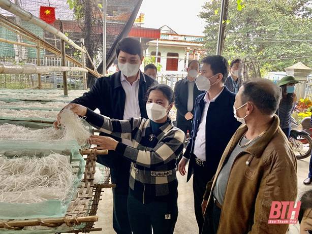Phó Chủ tịch UBND tỉnh Lê Đức Giang kiểm tra tình hình sản xuất tại huyện Nông Cống