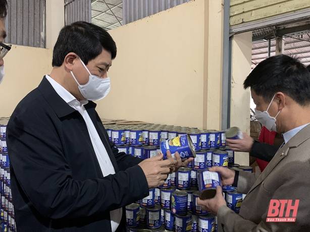 Phó Chủ tịch UBND tỉnh Lê Đức Giang kiểm tra tình hình sản xuất tại huyện Nông Cống