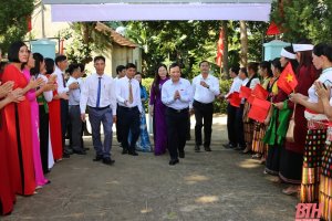 Phó Bí thư Thường trực Tỉnh ủy Lại Thế Nguyên dự Ngày hội Đại đoàn kết toàn dân tộc tại thôn Hùng Tiến